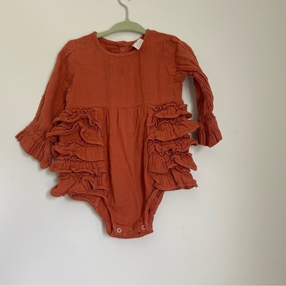 Kate Quinn ruffle long sleeve bodysuit 12/18m rust color - Picture 1 of 2